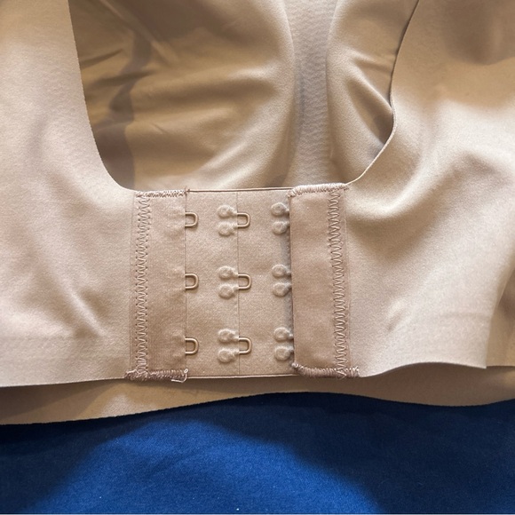Women's Tan Seamless Bra - Picture 4 of 5